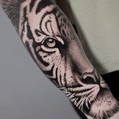 Julian Kelley tattoos work · Jacksonville